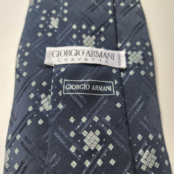 Vintage Giorgio Armani Cravatte Blue 100% Silk Tie Made In Italy EUC - Picture 5 of 9